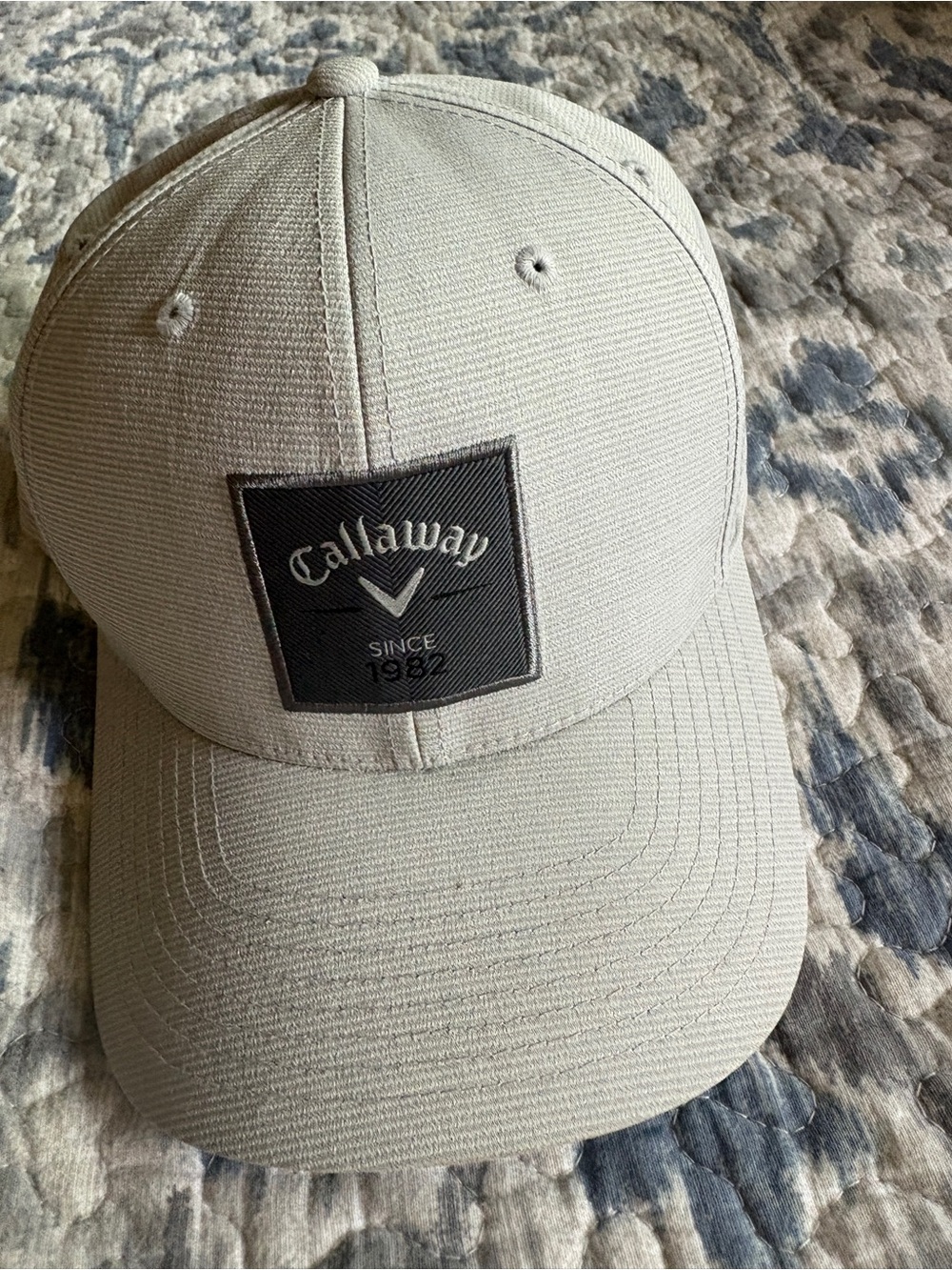 Callaway Light Beige Men's Golf Hat with Black Patch